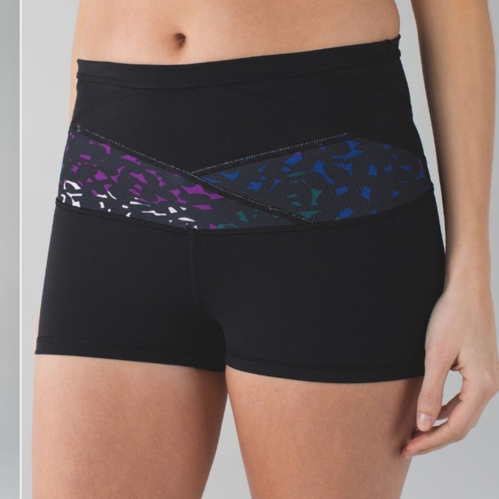 Lululemon Boogie Short*Roll Down Black/wrap multi/tender Violet 6